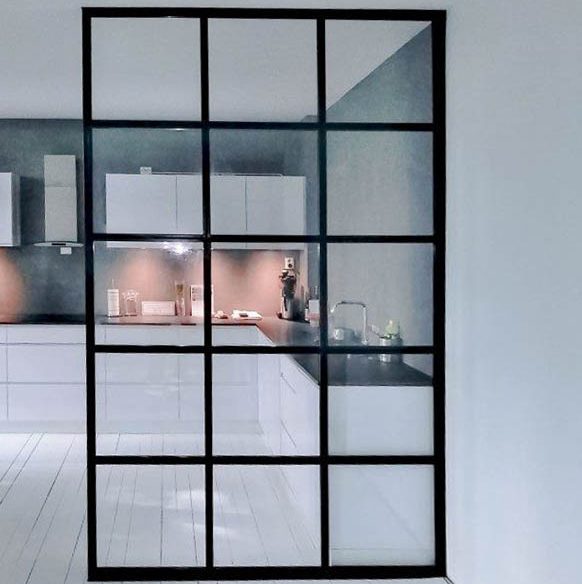 Metalo-stiklo pertvara (2000×1000×40 mm)