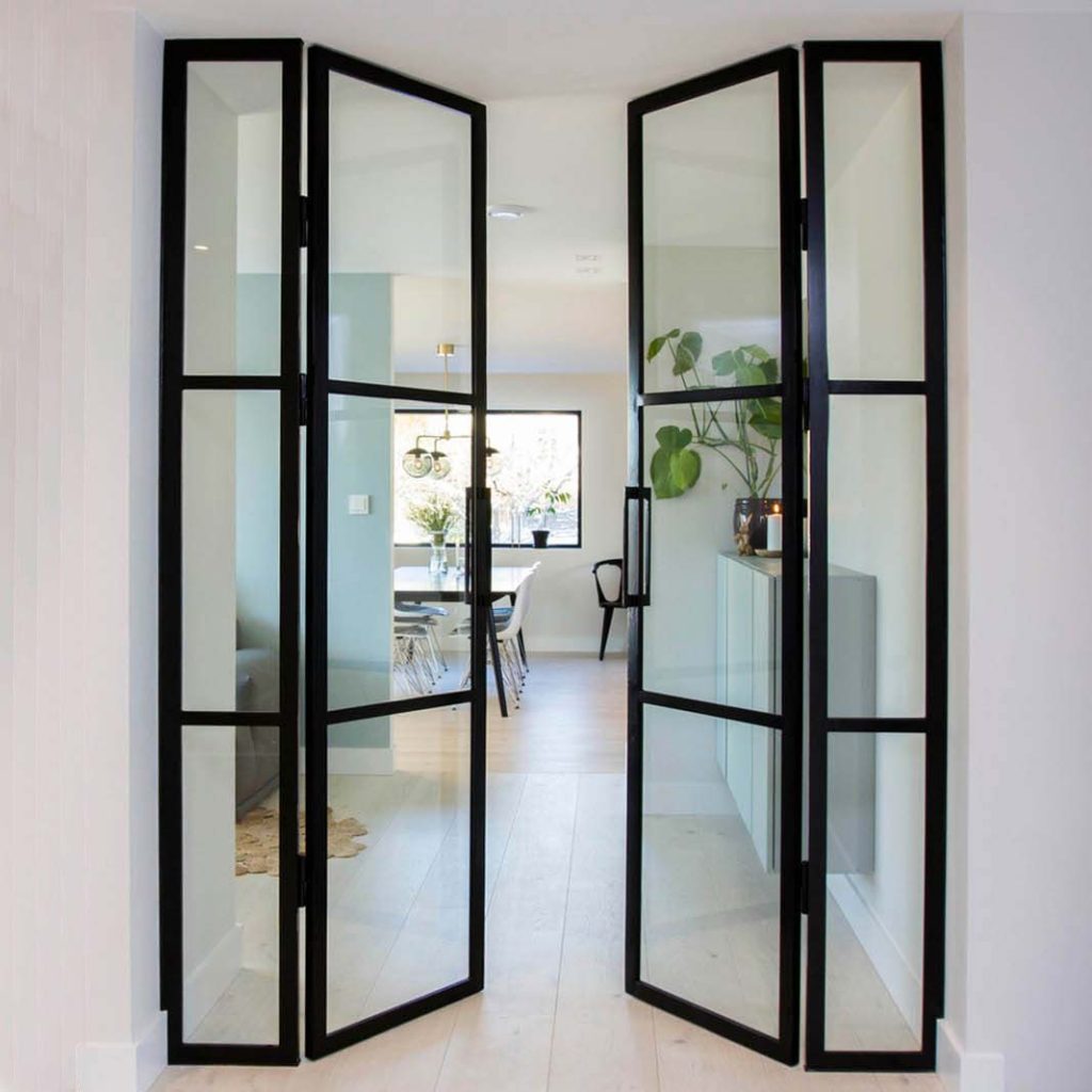 Dvivėrės durys su fiksuotomis šoninėmis panelėmis (2100×2400×40 mm)