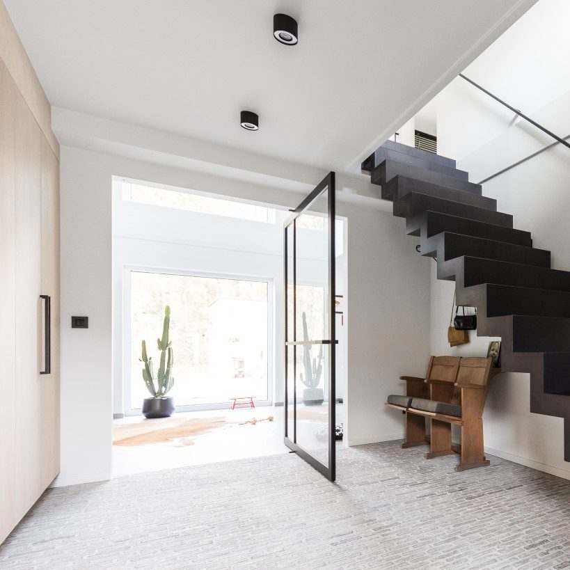 Pivot (sukamosios) durys (2100×1000×40 mm)