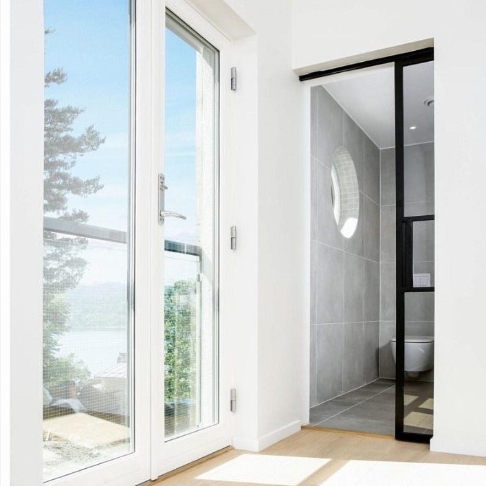 Stumdomos durys į sieną (2100×1000×40 mm)